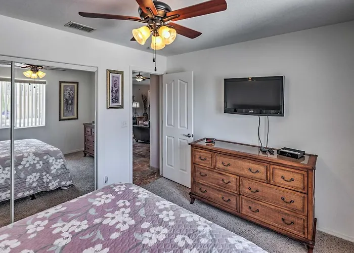 Grill & Dine Outside: Havasu W/ Pool! Holiday home Lake Havasu City