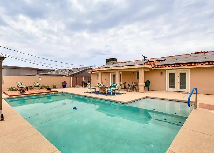 Grill & Dine Outside: Havasu W/ Pool! Holiday home