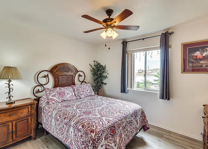 Grill & Dine Outside: Havasu W/ Pool! Holiday home